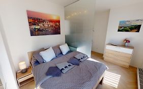 Onsite Free Garage Parking, 10Min Centre By Bus