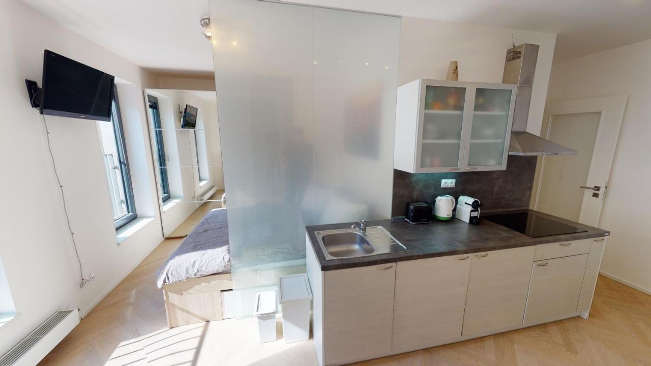 Appartamento Onsite Free Garage Parking, 10Min Centre By Bus Praga Esterno foto