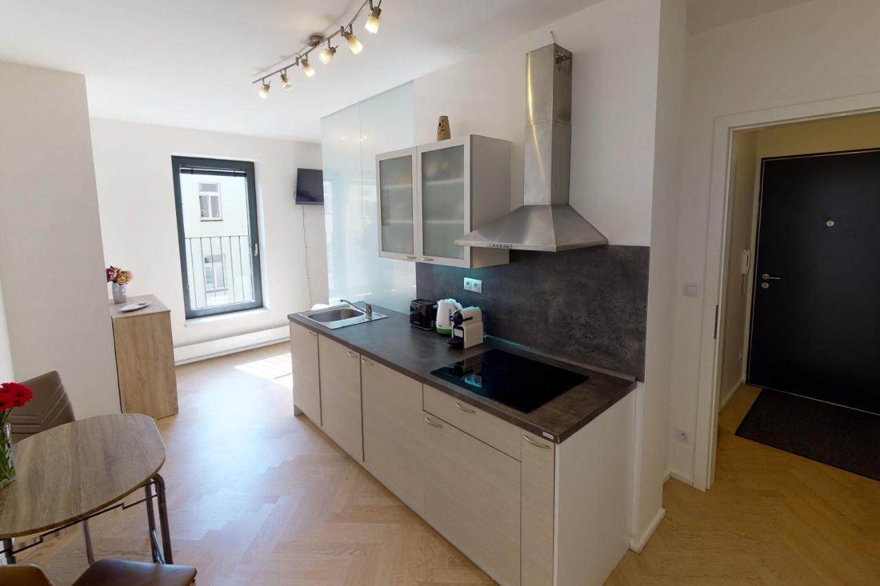 Appartamento Onsite Free Garage Parking, 10Min Centre By Bus Praga Esterno foto