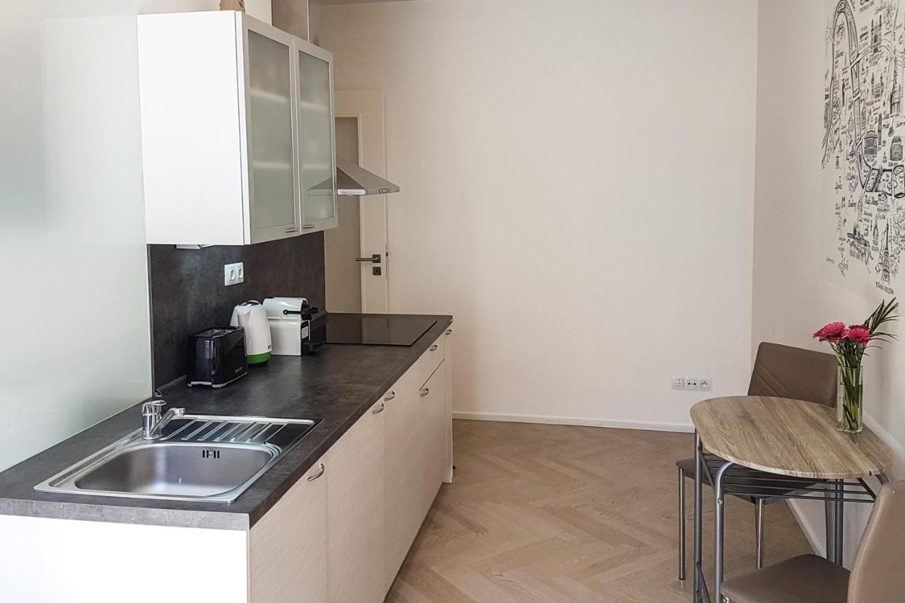 Appartamento Onsite Free Garage Parking, 10Min Centre By Bus Praga Esterno foto