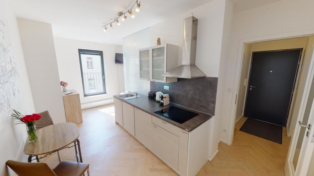 Appartamento Onsite Free Garage Parking, 10Min Centre By Bus Praga Esterno foto