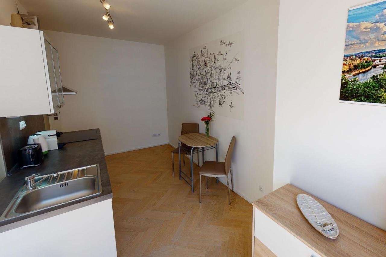Appartamento Onsite Free Garage Parking, 10Min Centre By Bus Praga Esterno foto