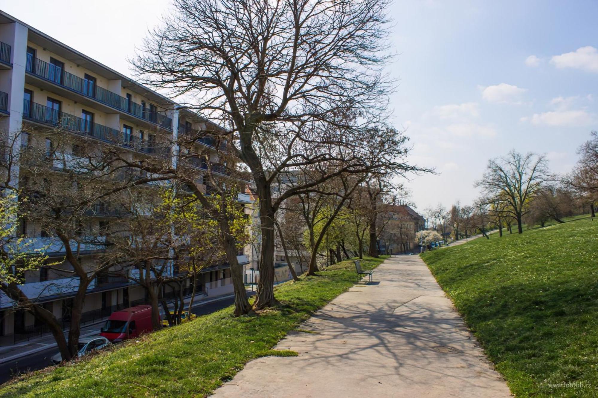 Appartamento Onsite Free Garage Parking, 10Min Centre By Bus Praga Esterno foto